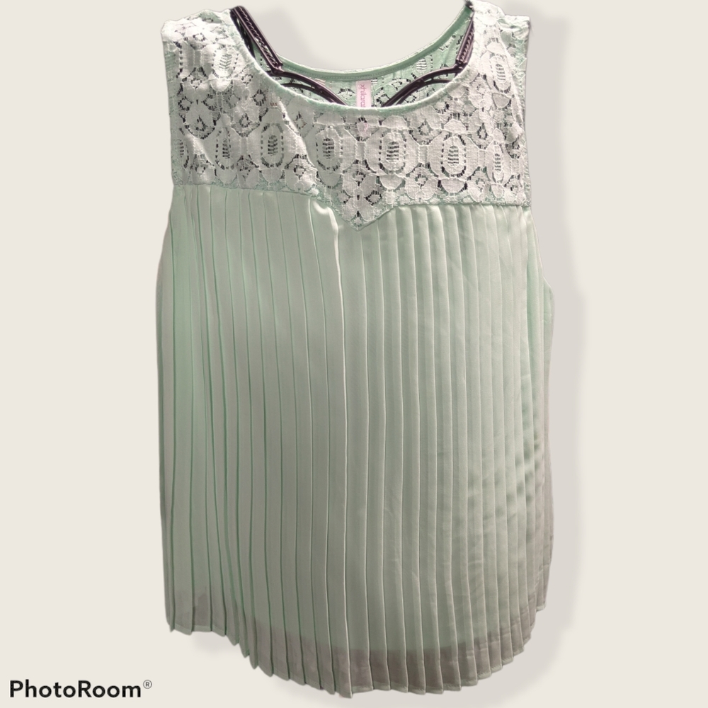Sleeveless blouse
